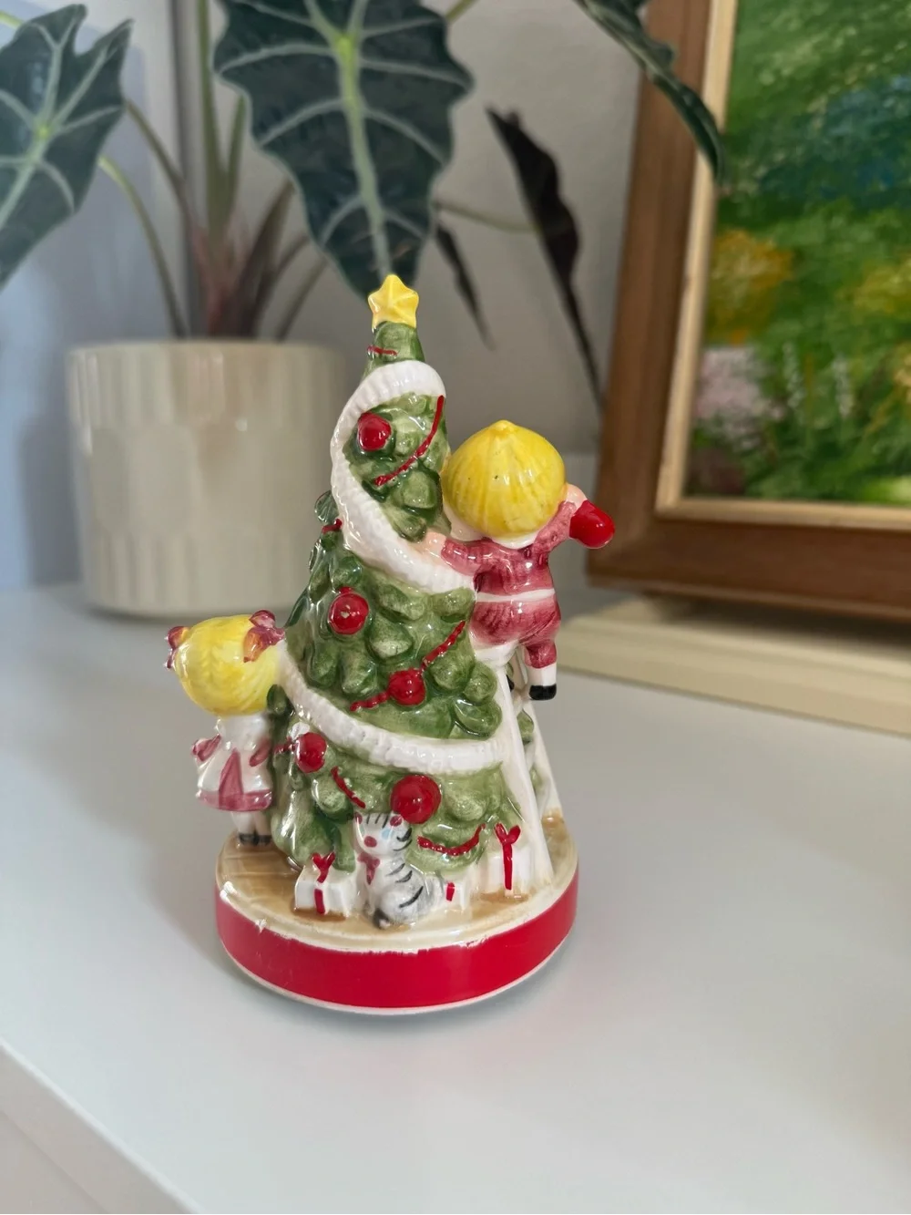 Vintage Joan Walsh Anglund Sankyo Ceramic Christmas Tree Figurine Music Box
